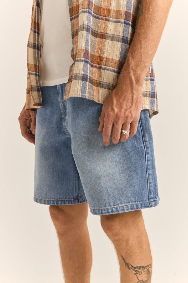 Essential Denim Short Worn Indigo