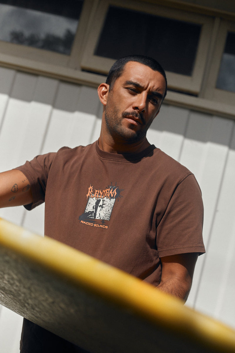 Tune In Vintage Ss T-Shirt Chocolate – Rhythm US