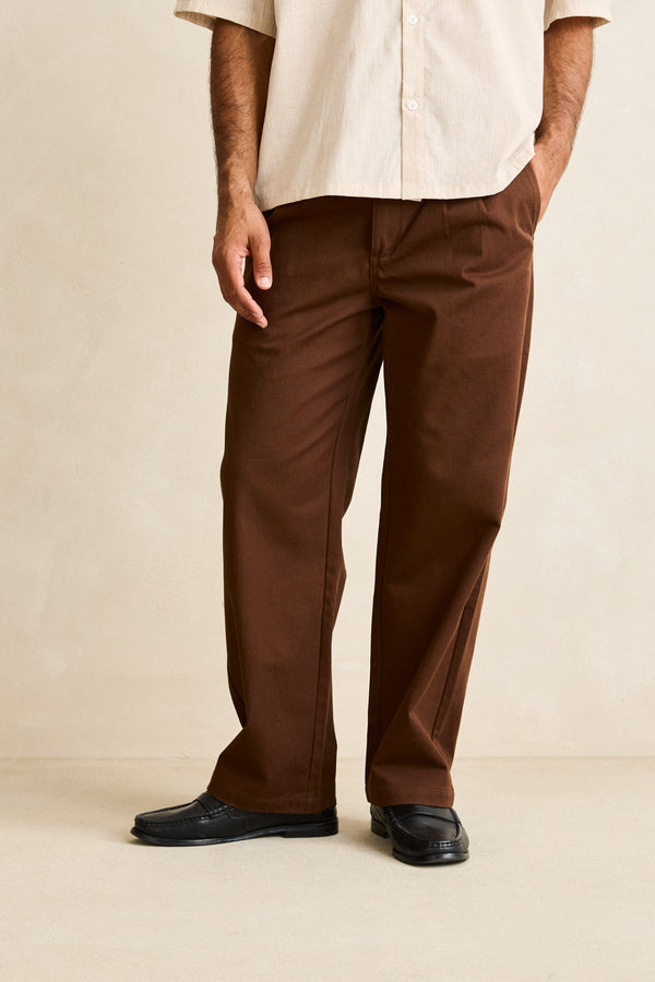 Essential Pleated Twill Trouser Chocolate