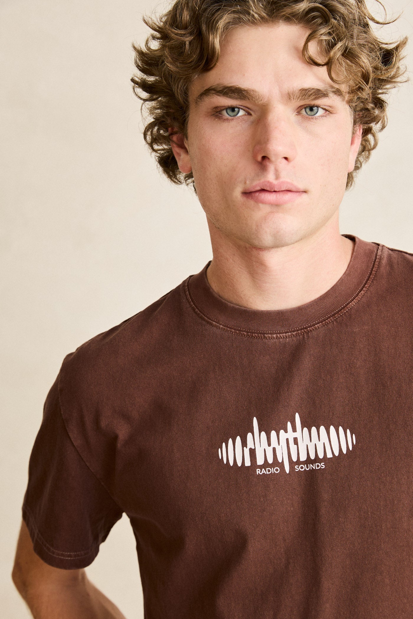 BP/MS COLLEGE PATCH TEE ブラウン A BATHING APE x MOUSSY College Patch Tee 