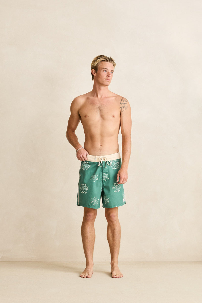 Doily Heritage Trunk Pine