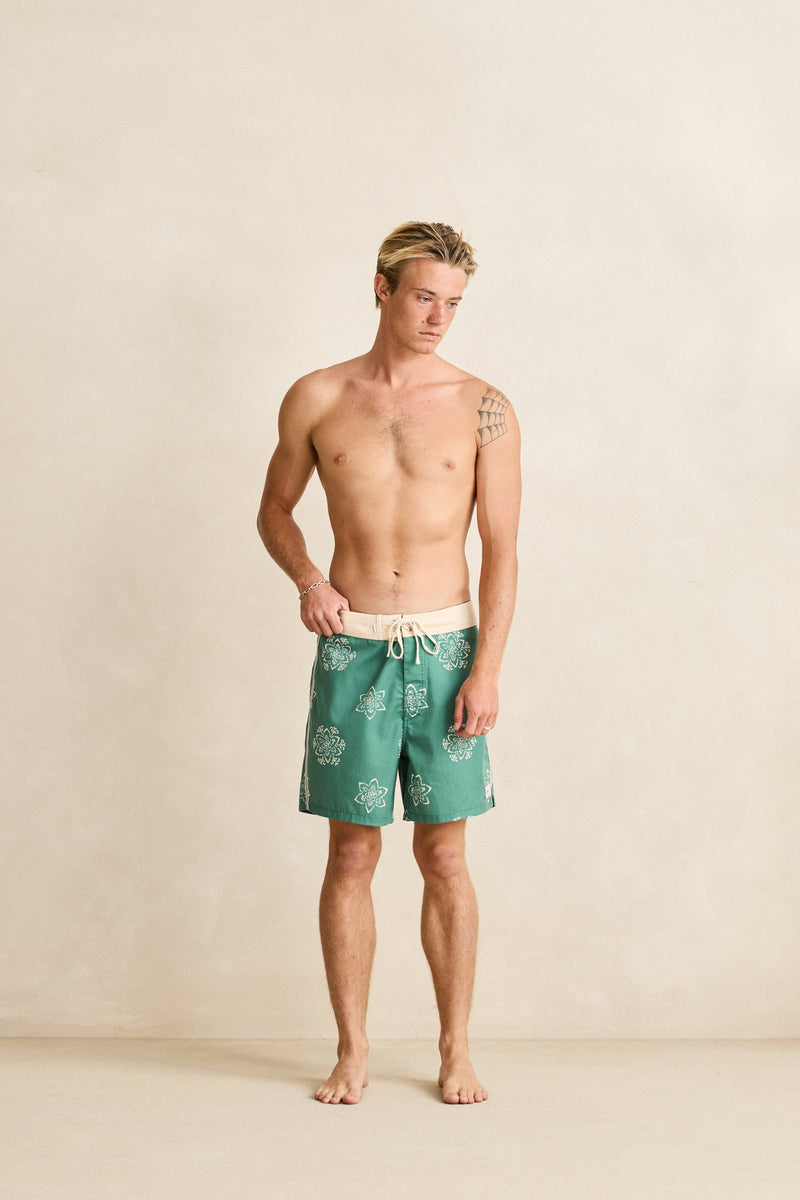 Doily Heritage Trunk Pine