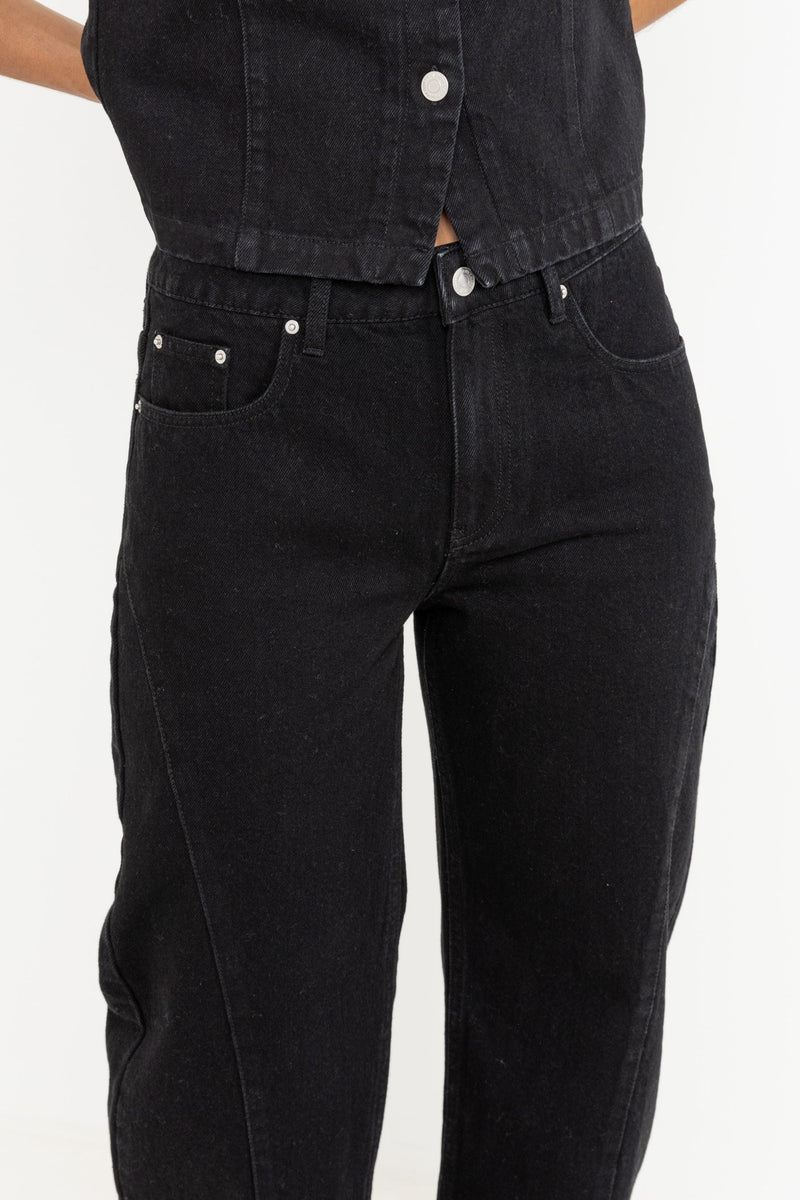 Low-Rise Barrel Denim Pant Vintage Black