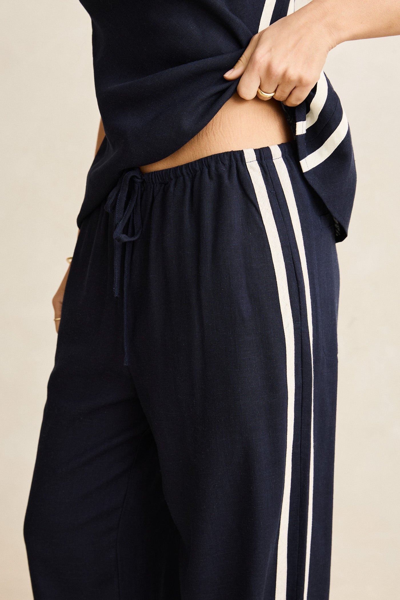 JNBY●Contrast-panel Wave Track Pants ZW X GW Straight Leg Track Pants With - Olive You Z1B000509