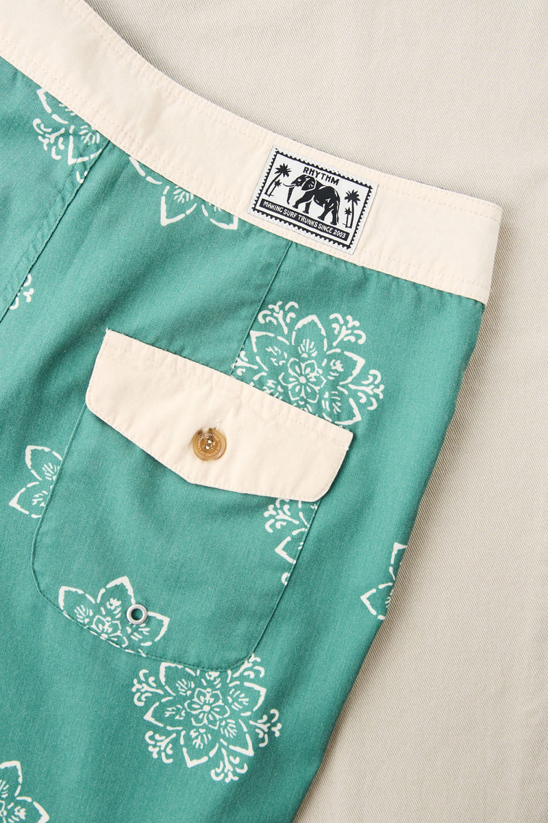 Doily Heritage Trunk Pine