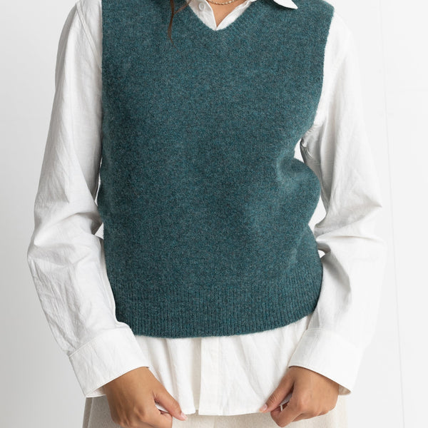 Discover Versatile Elegance with Our Scoop Neck Sweater Vest  Slightly  Stretchy, 100% Polyester Comfort – Sport Finesse